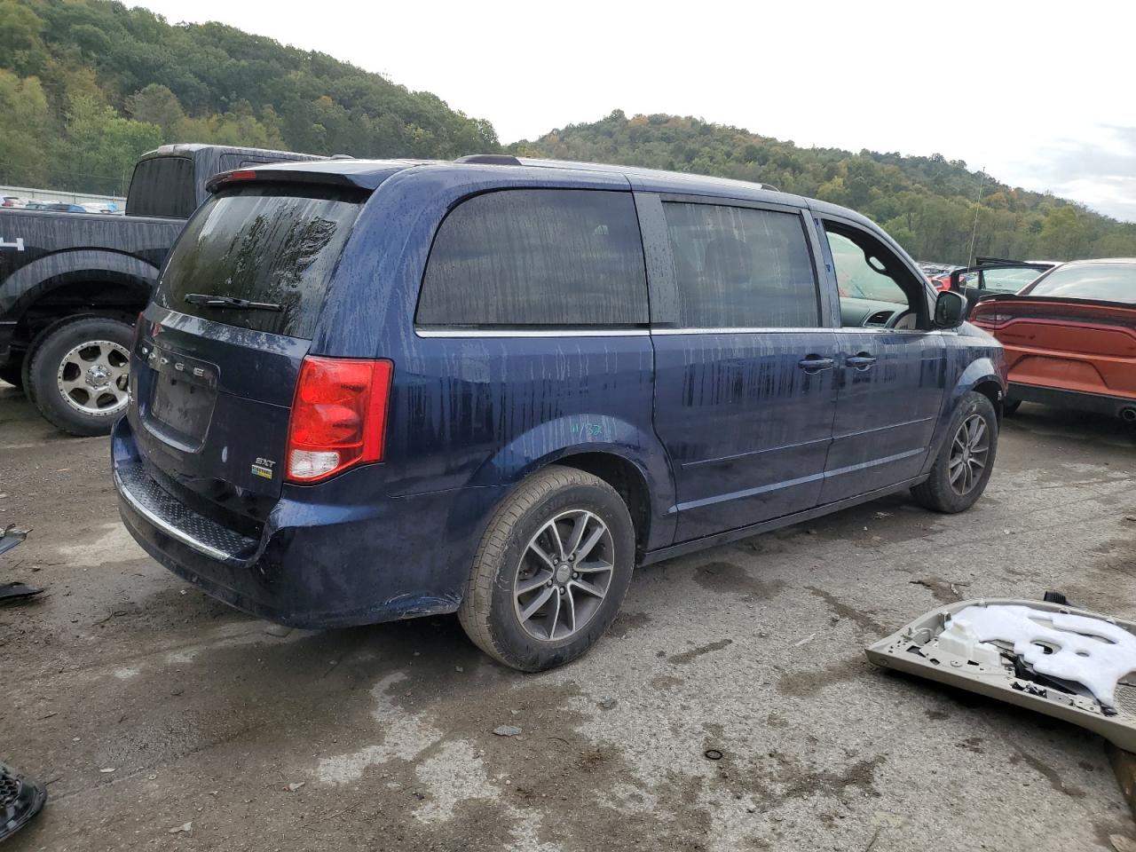 2017 Dodge Caravan - Image 3