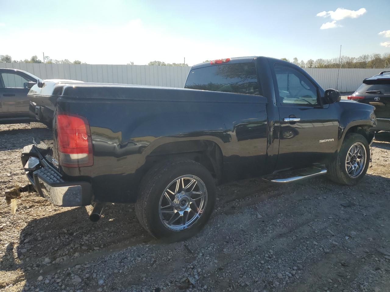 2011 GMC Sierra - Image 3