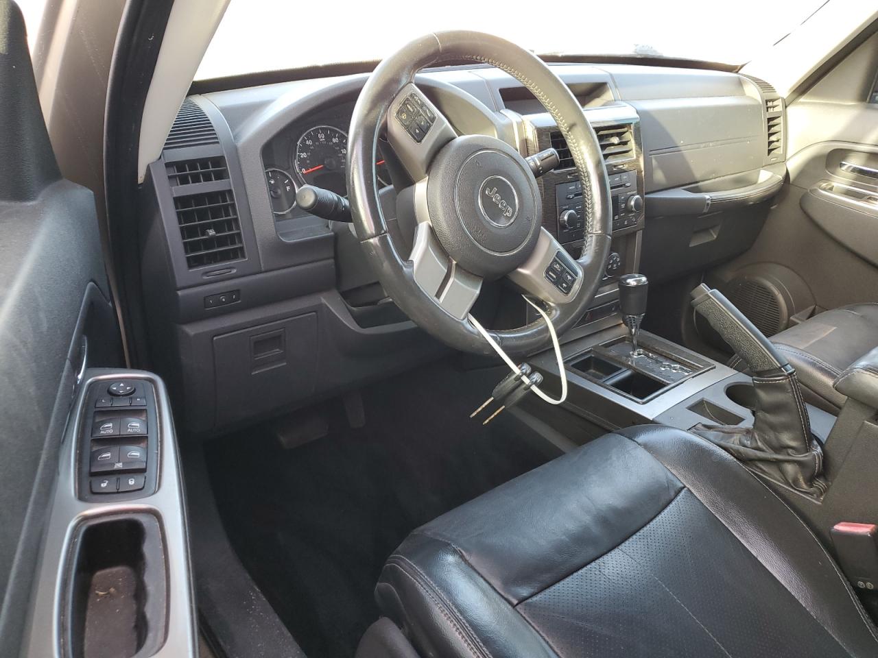 2011 Jeep Liberty (North America) - Image 8