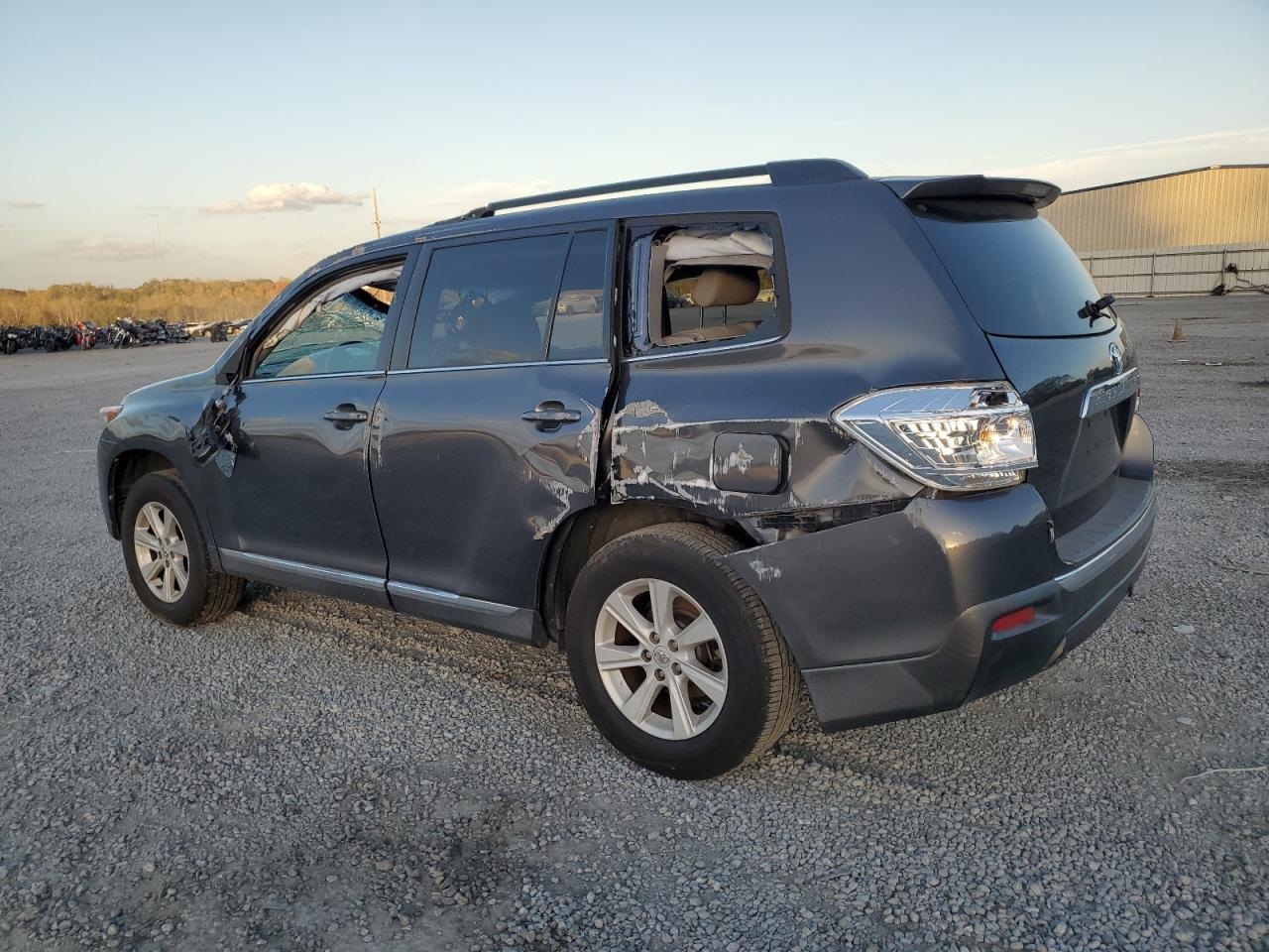 2013 Toyota Highlander - Image 2