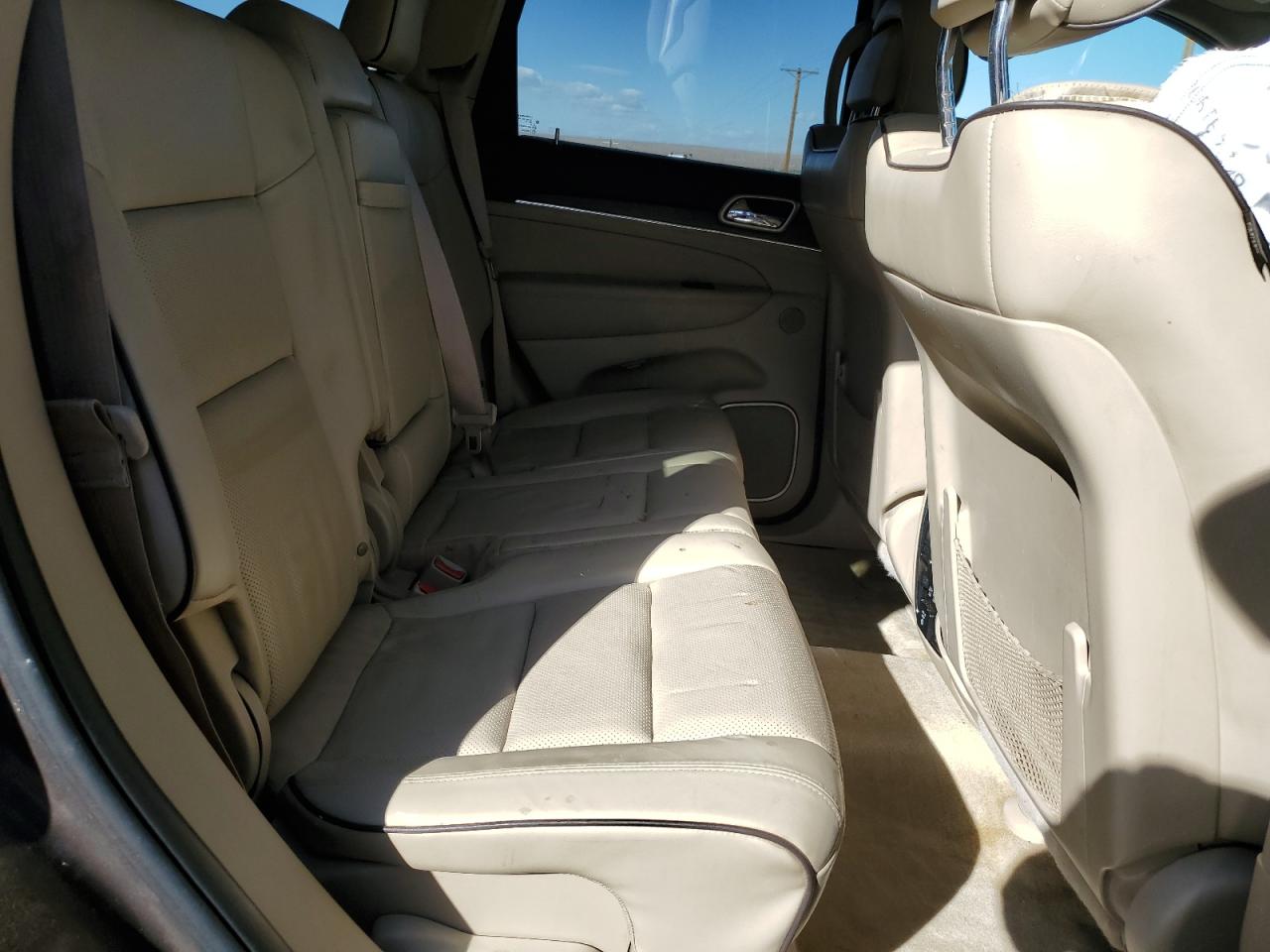 2017 Jeep Grand Cherokee - Image 11