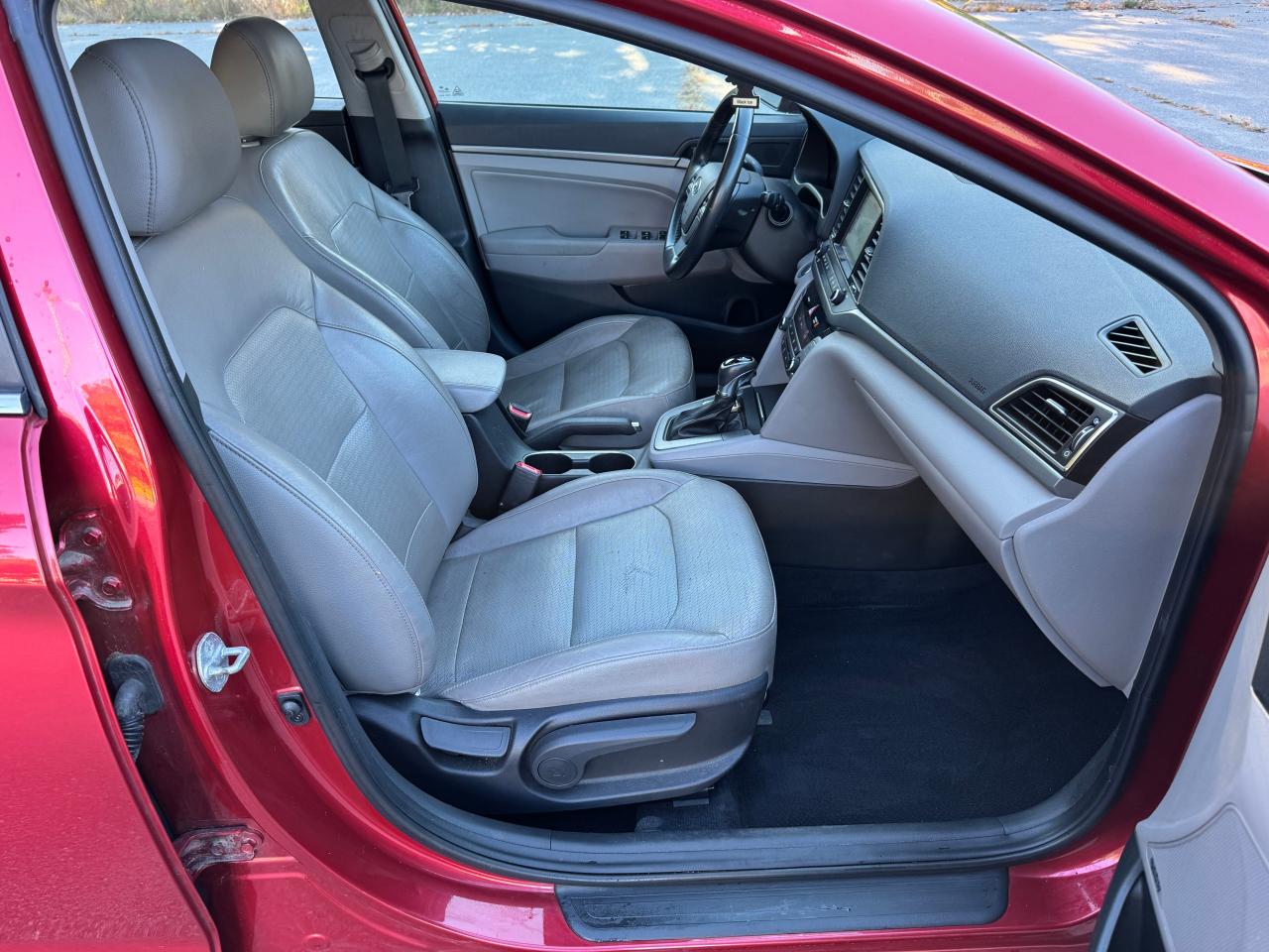 2017 Hyundai Elantra - Image 5