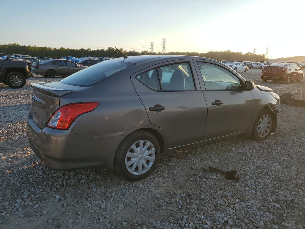 2015 Nissan Versa - Image 3
