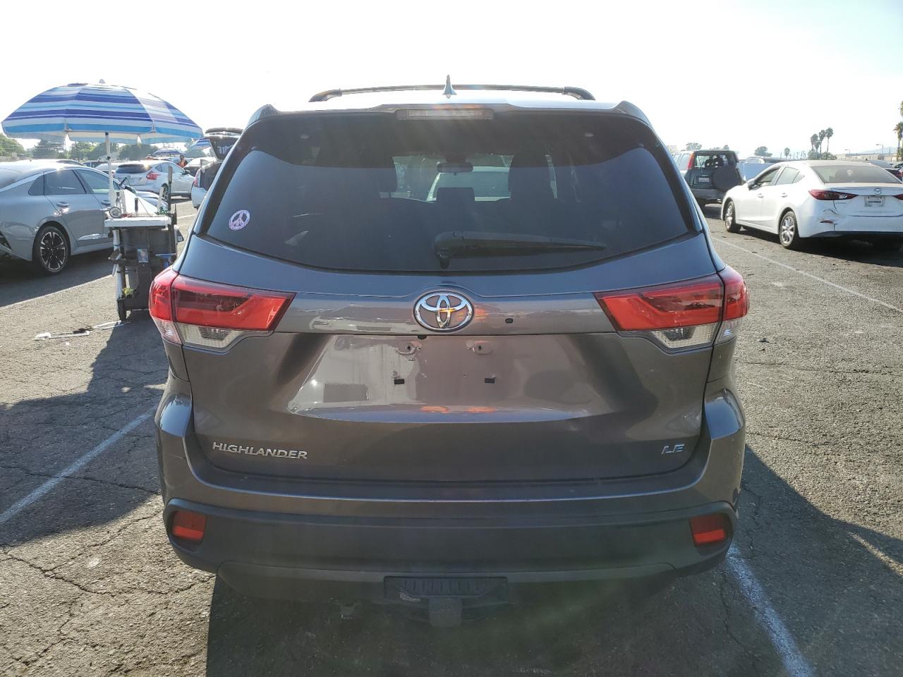 5TDZZRFH7KS370330 2019 Toyota Highlander Le