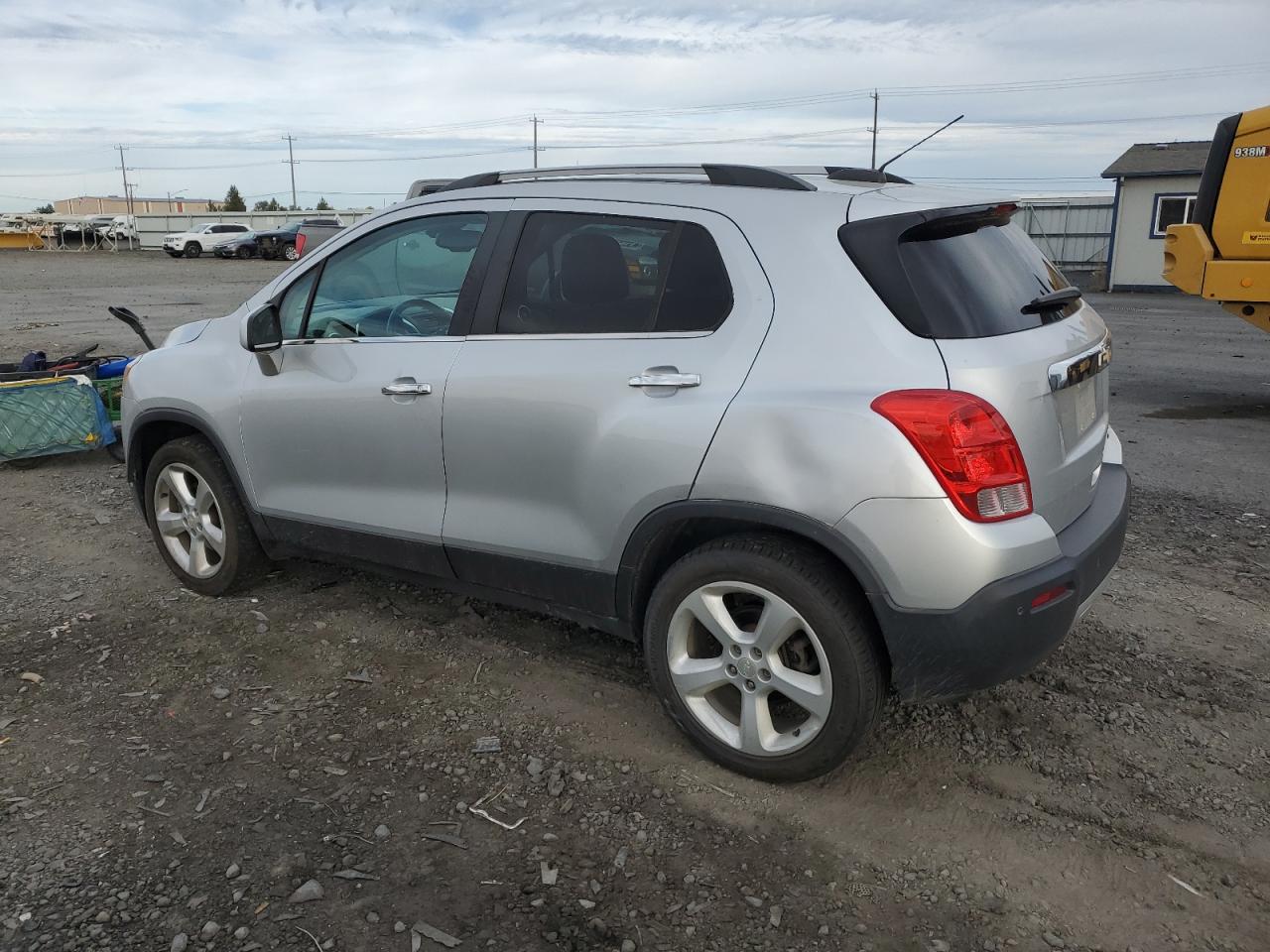 3GNCJTSB7FL228624 2015 CHEVROLET TRAX - Image 2