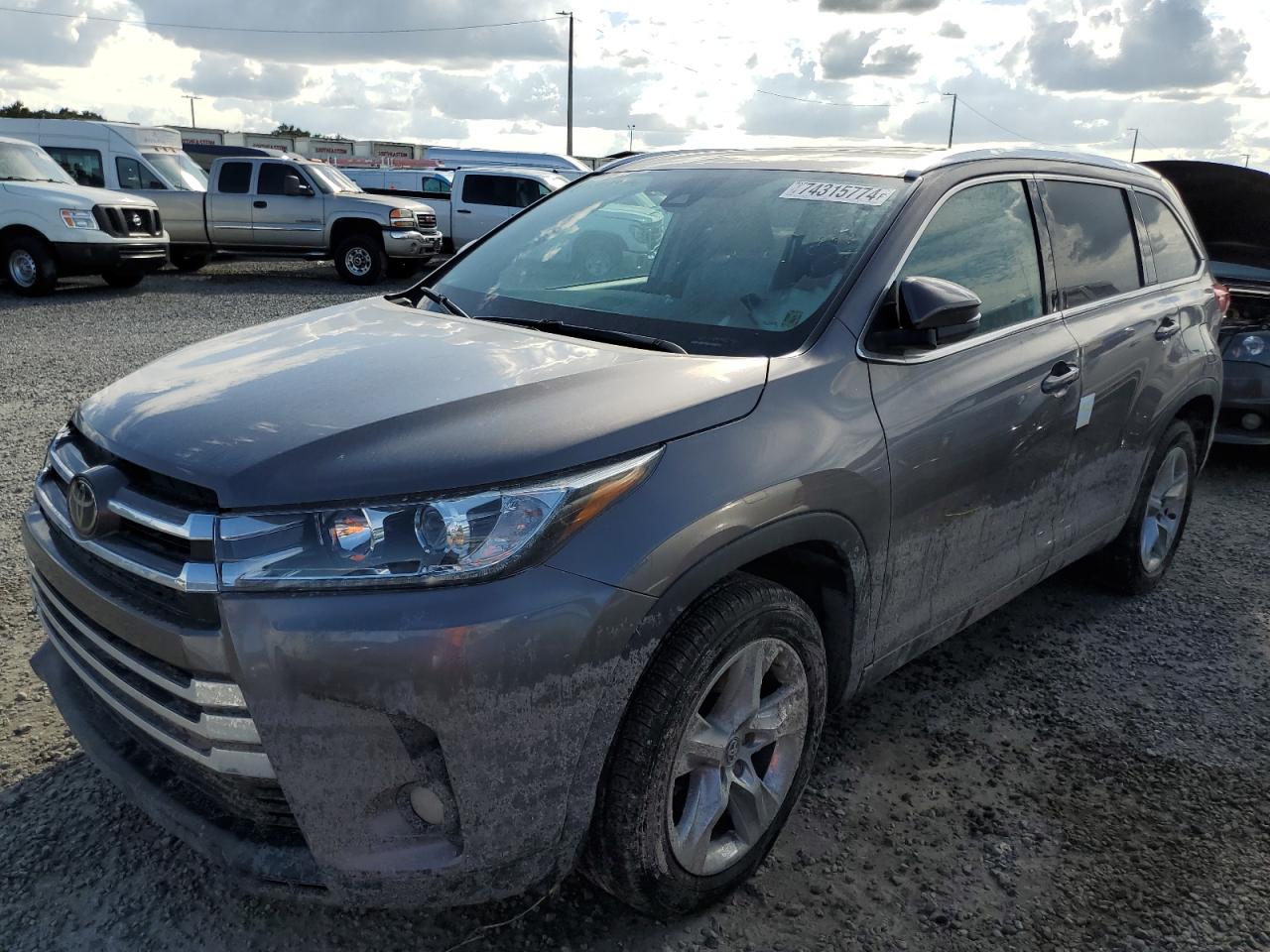 5TDYZRFH0JS285842 2018 TOYOTA HIGHLANDER - Image 1