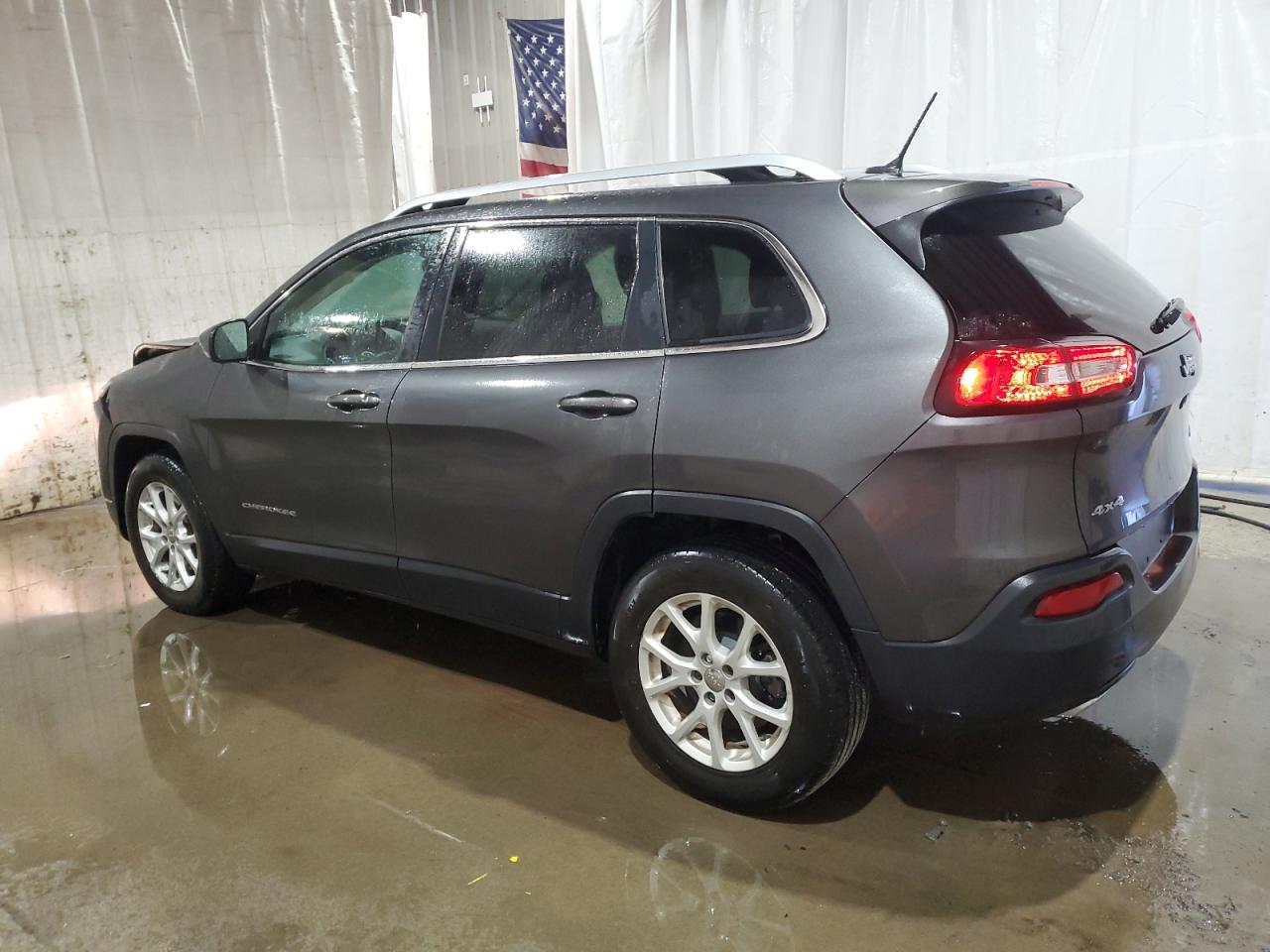 2015 Jeep Grand Cherokee - Image 2