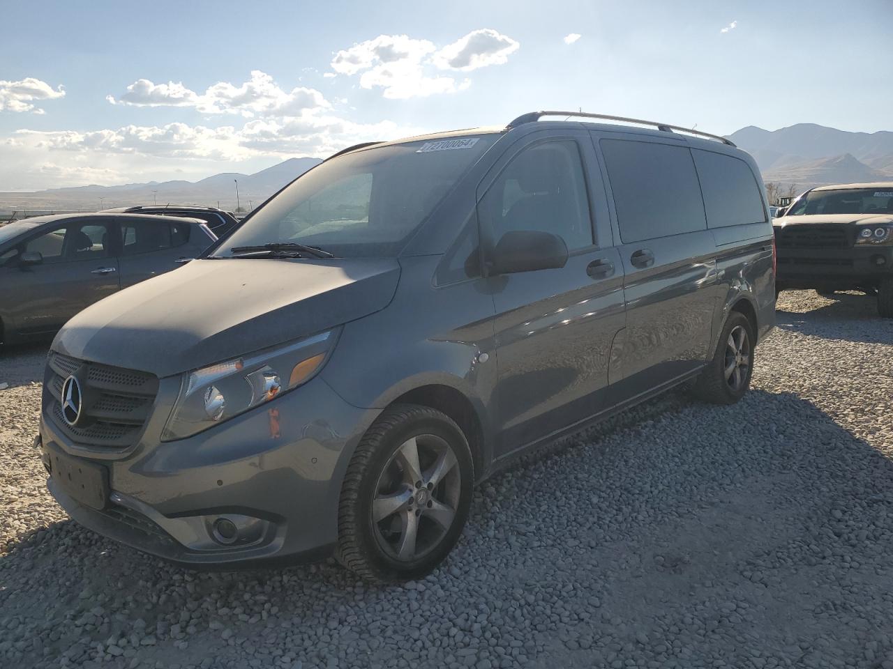 2016 MERCEDES-BENZ METRIS