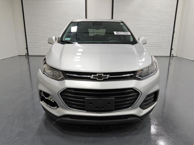  CHEVROLET TRAX 2018 Srebrny