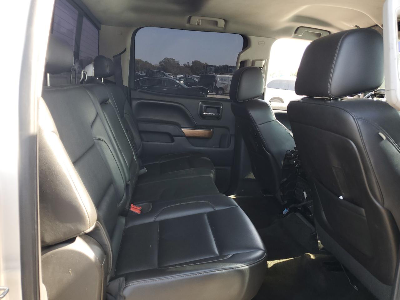 2015 Chevrolet Silverado - Image 11