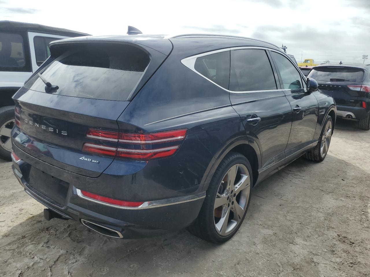 2021 Genesis GV80 - Image 3