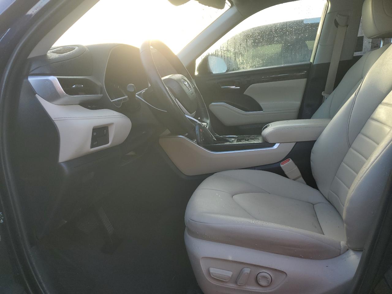 2023 Toyota Highlander - Image 7