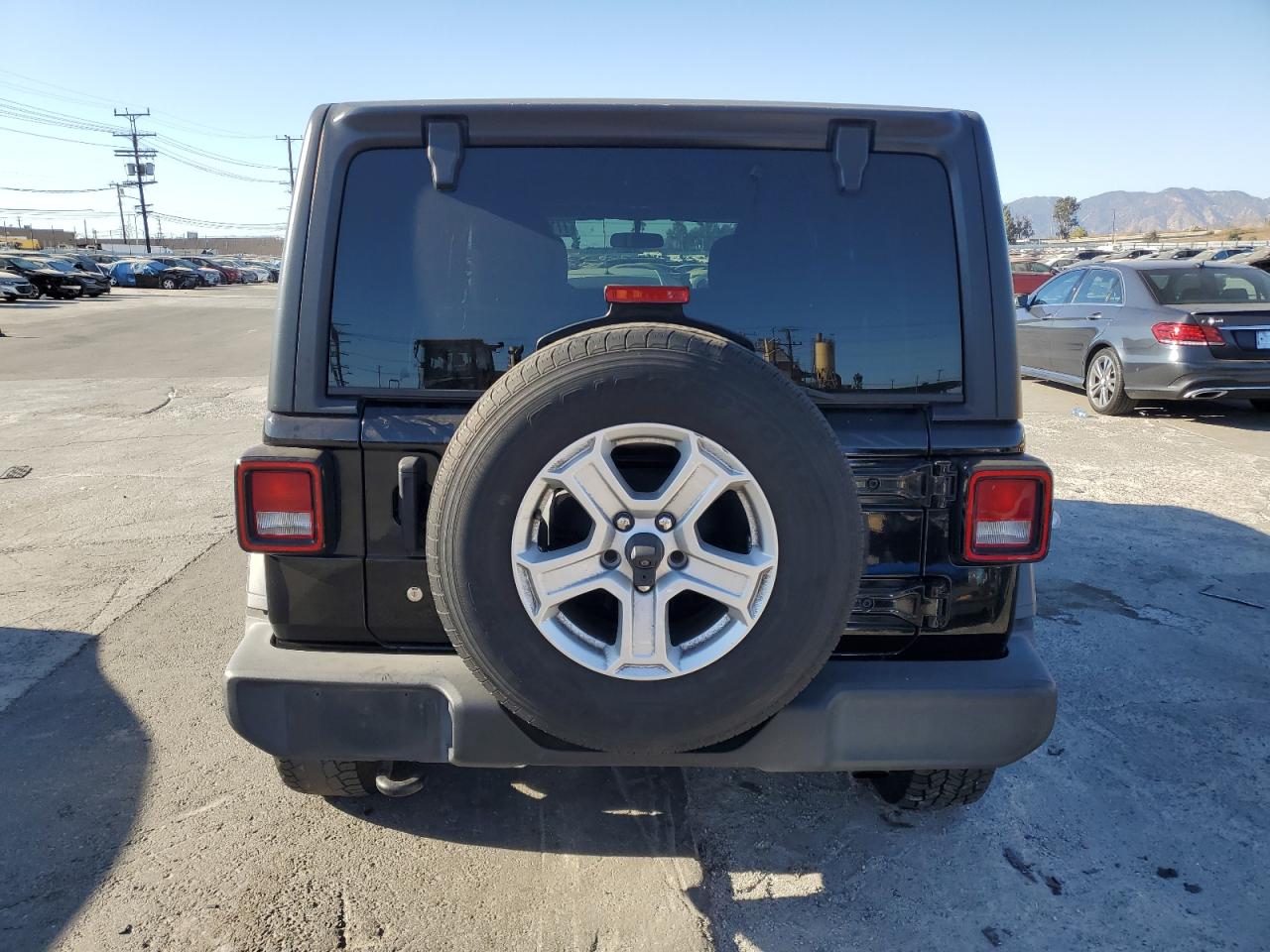 2018 Jeep Wrangler Unlimited Sport VIN: 1C4HJXDG5JW268623 Lot: 77191184