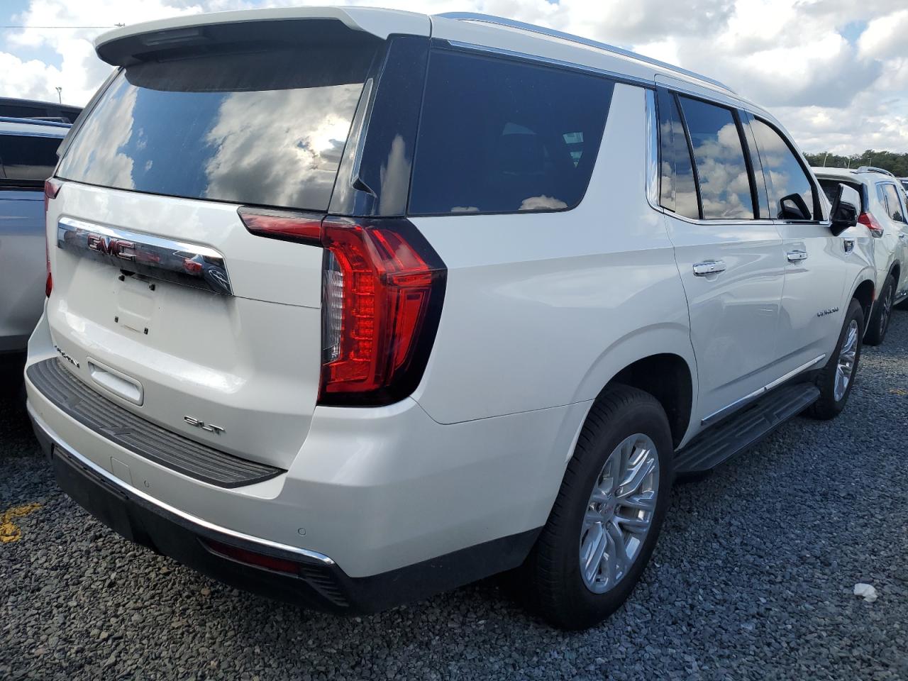 2021 GMC Yukon - Image 3