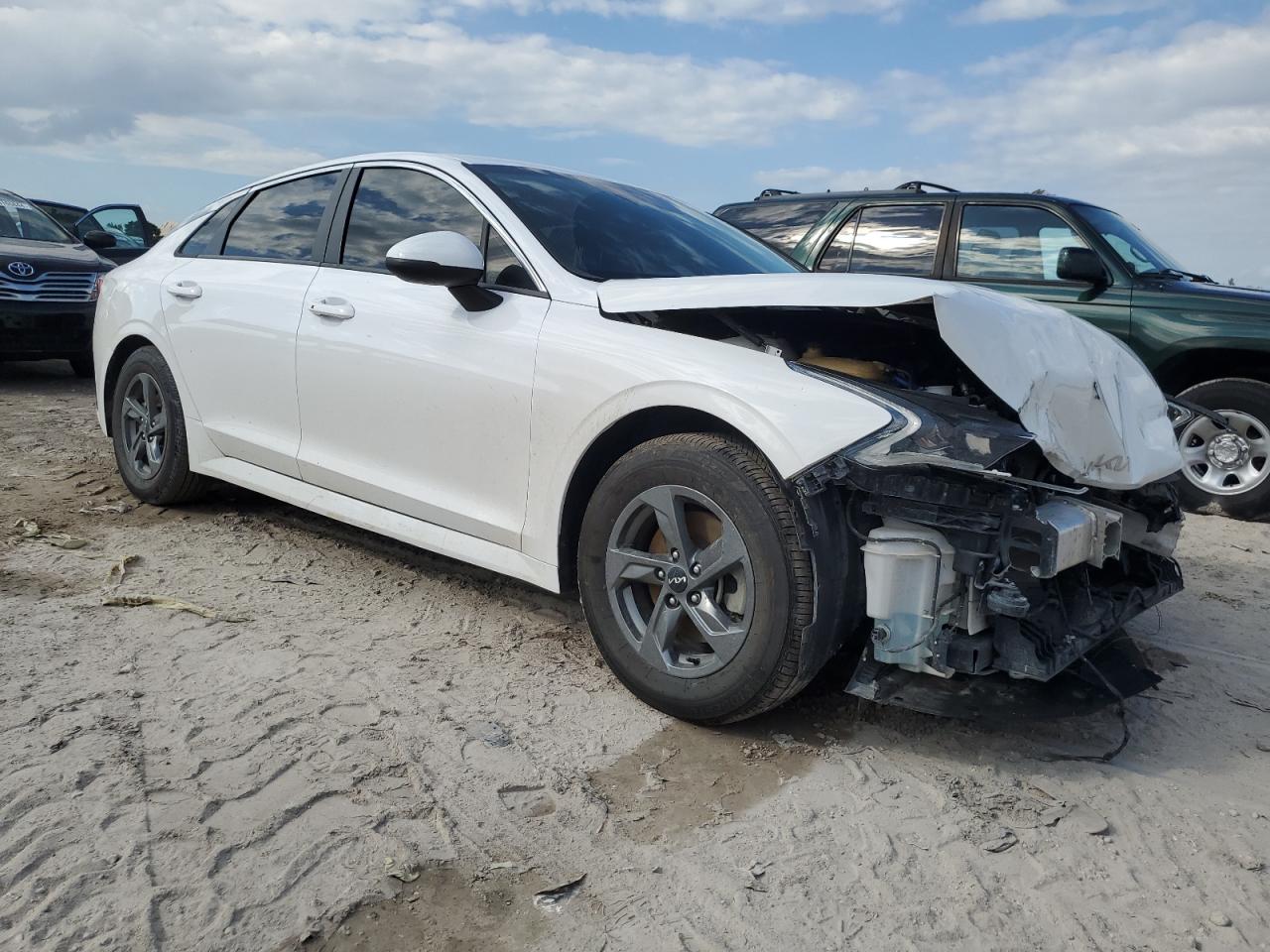 2022 Kia K5 - Image 4