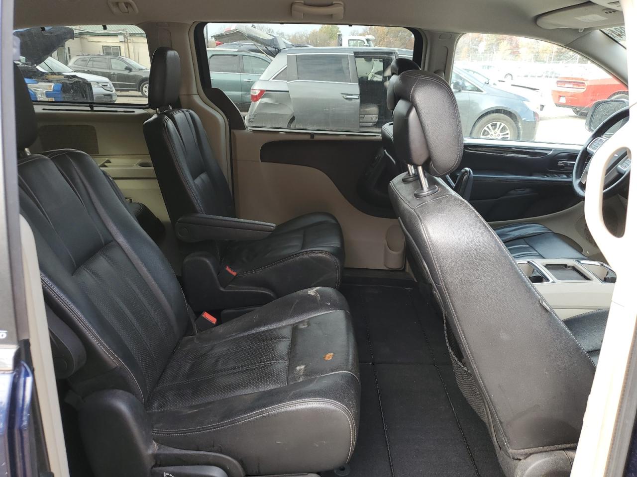 2013 Chrysler Town & Country - Image 11