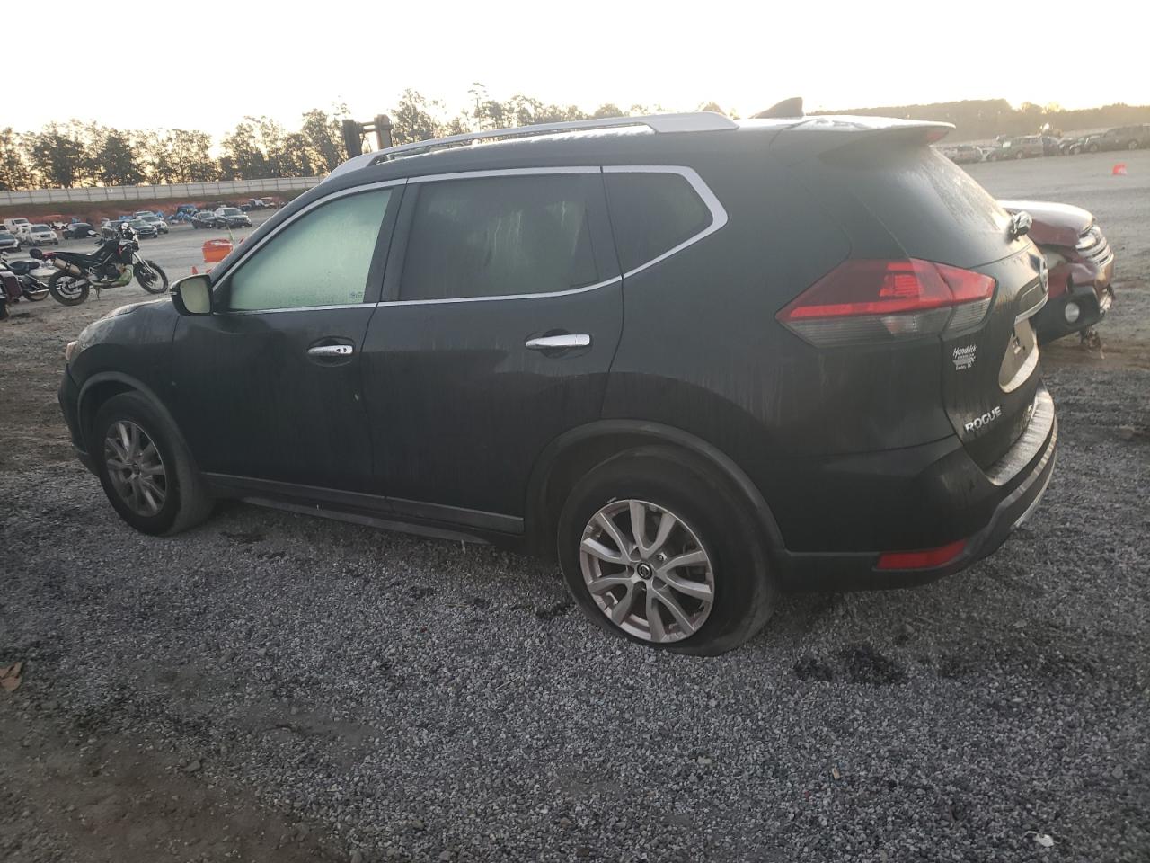 2018 Nissan Rogue - Image 2