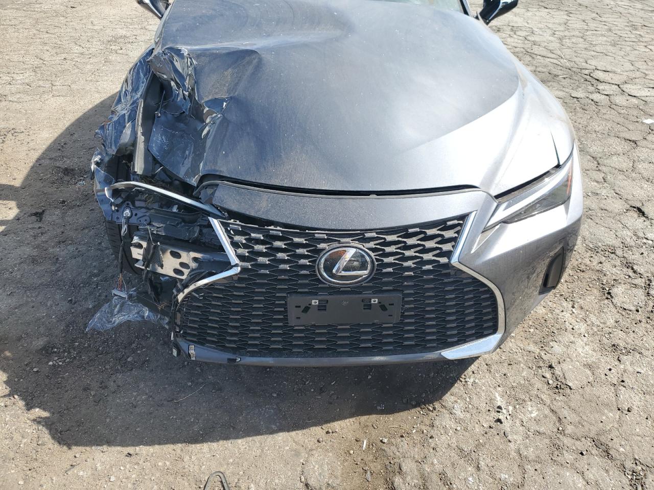 2023 Lexus IS - Image 11