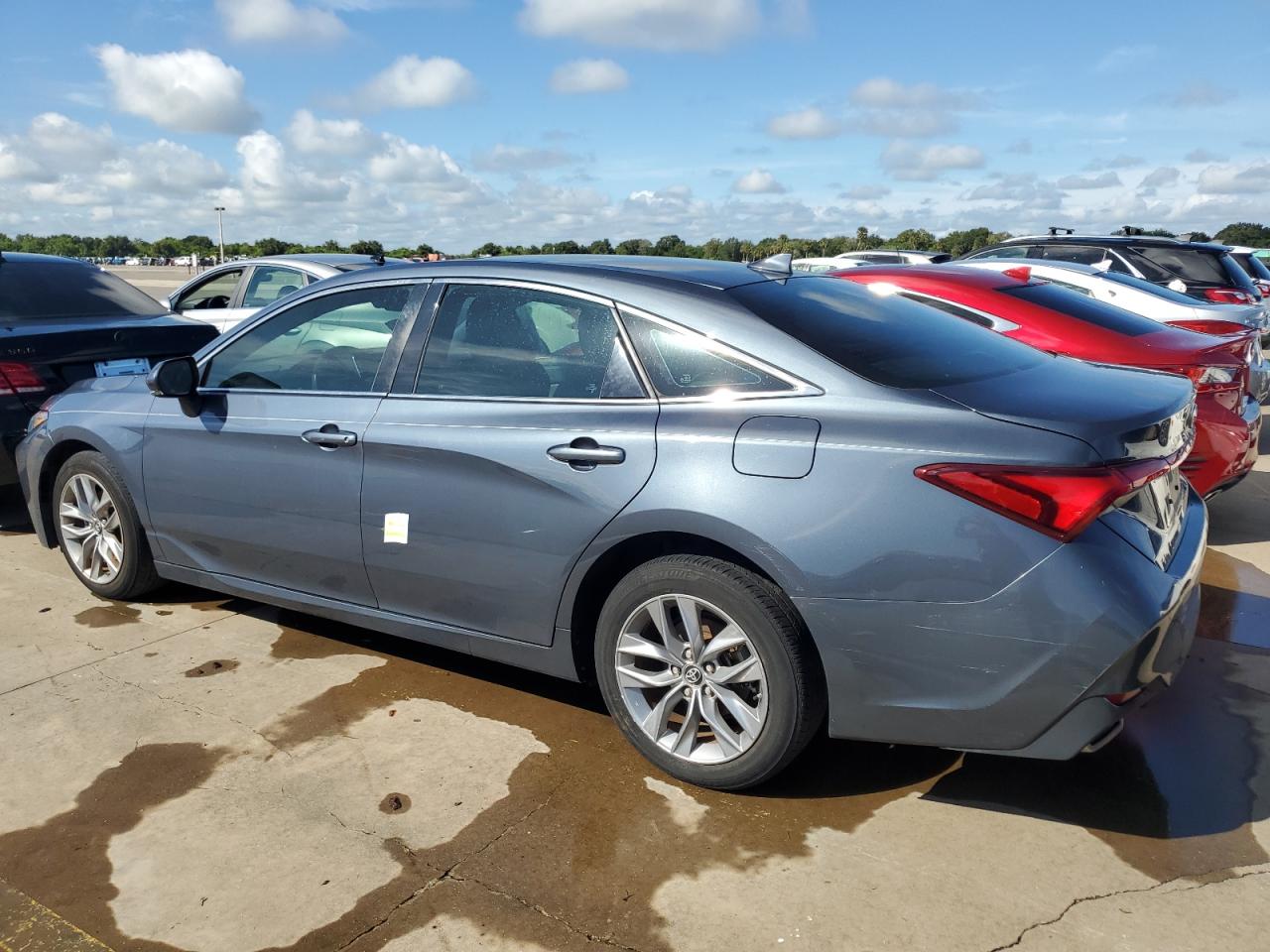 2019 Toyota Avalon - Image 2