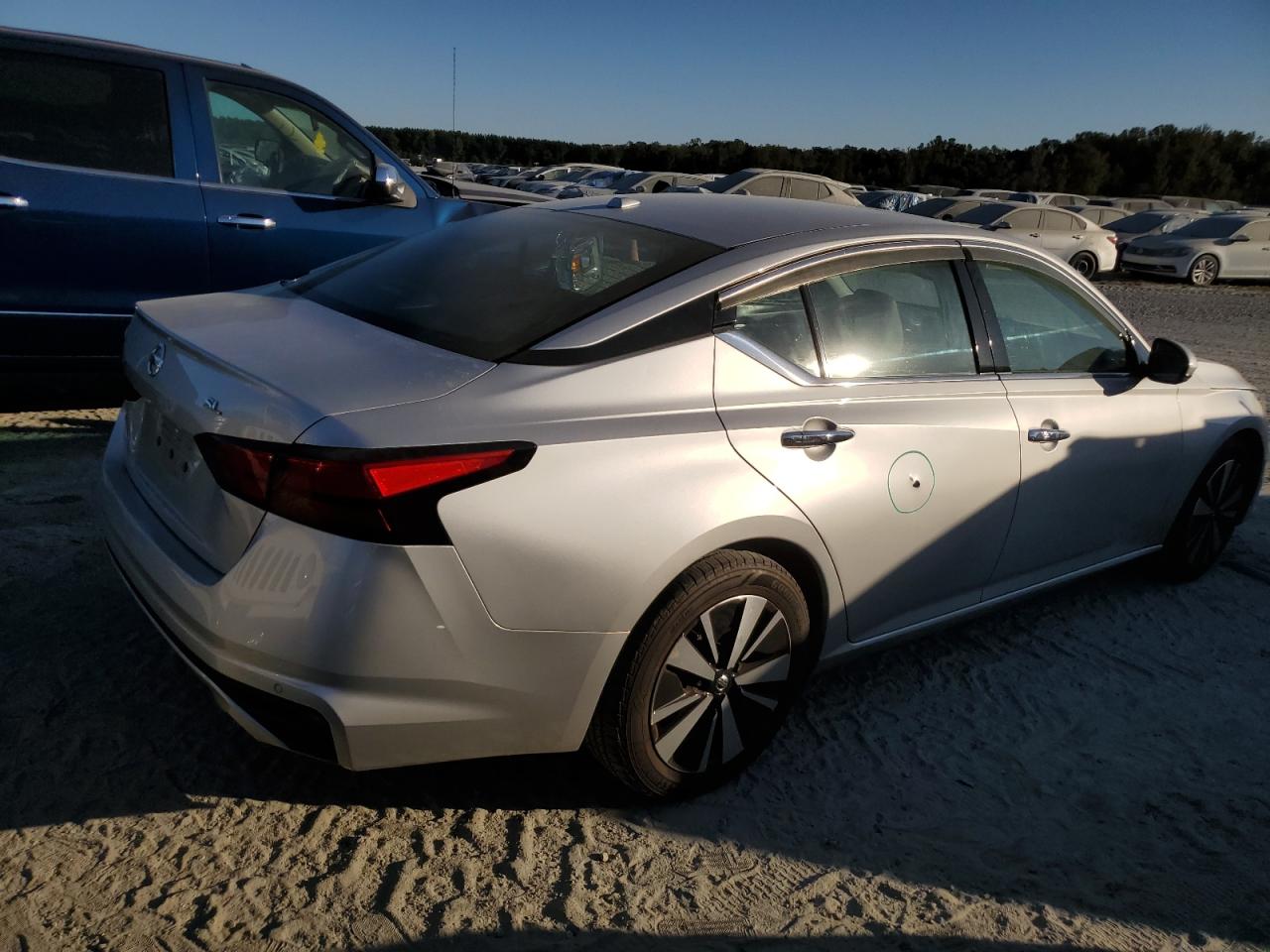 2020 Nissan Altima - Image 3