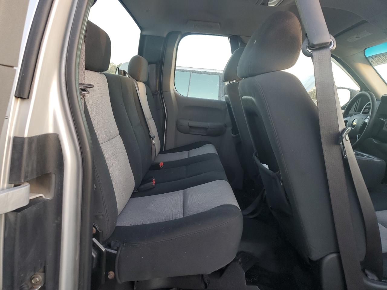2011 Chevrolet Silverado - Image 10