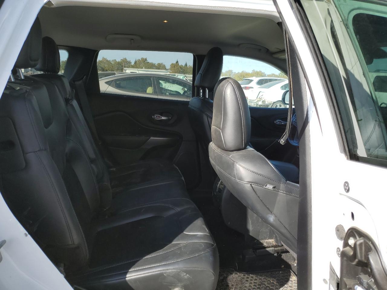 2020 Jeep Grand Cherokee - Image 11