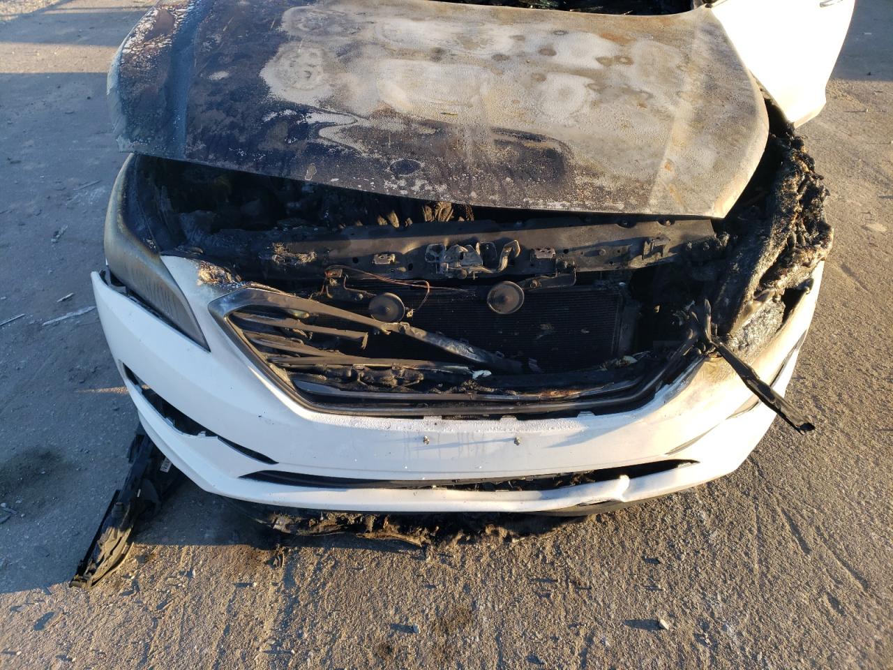 2015 Hyundai Sonata - Image 12