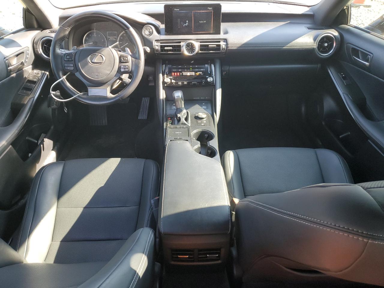 2022 Lexus IS - Image 8