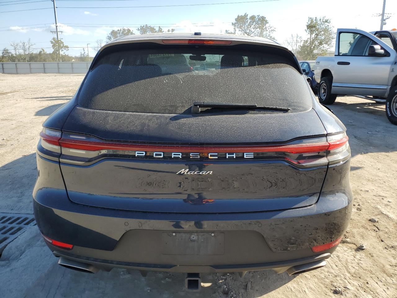 2019 Porsche Macan VIN: WP1AA2A57KLB07621 Lot: 77213384