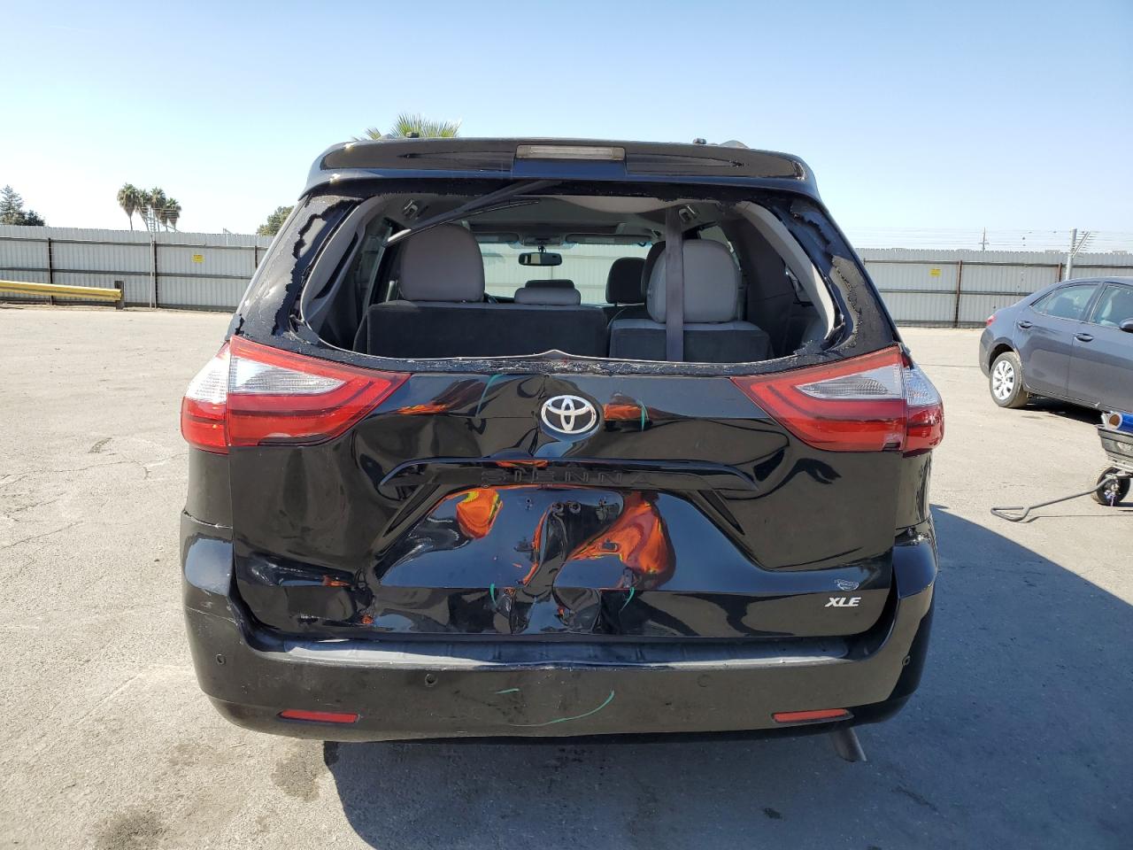 5TDYZ3DC0HS781349 2017 Toyota Sienna Xle