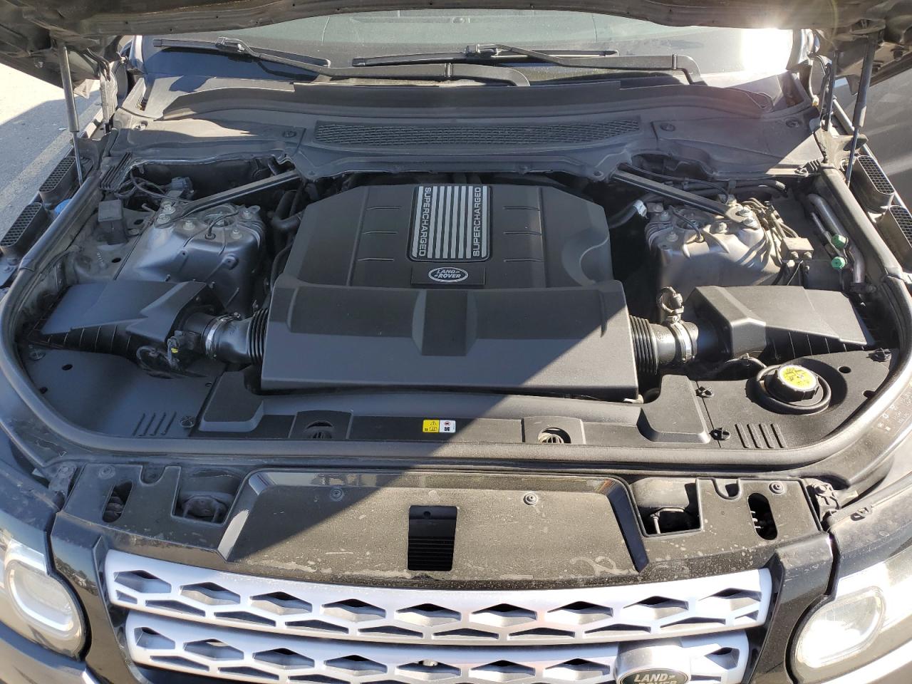 2015 Land Rover Range Rover - Image 12