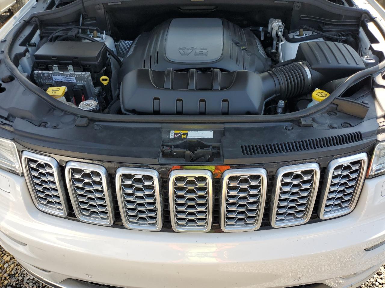 2020 Jeep Grand Cherokee - Image 12