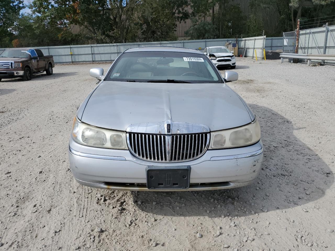 2001 Lincoln Town Car - Image 5