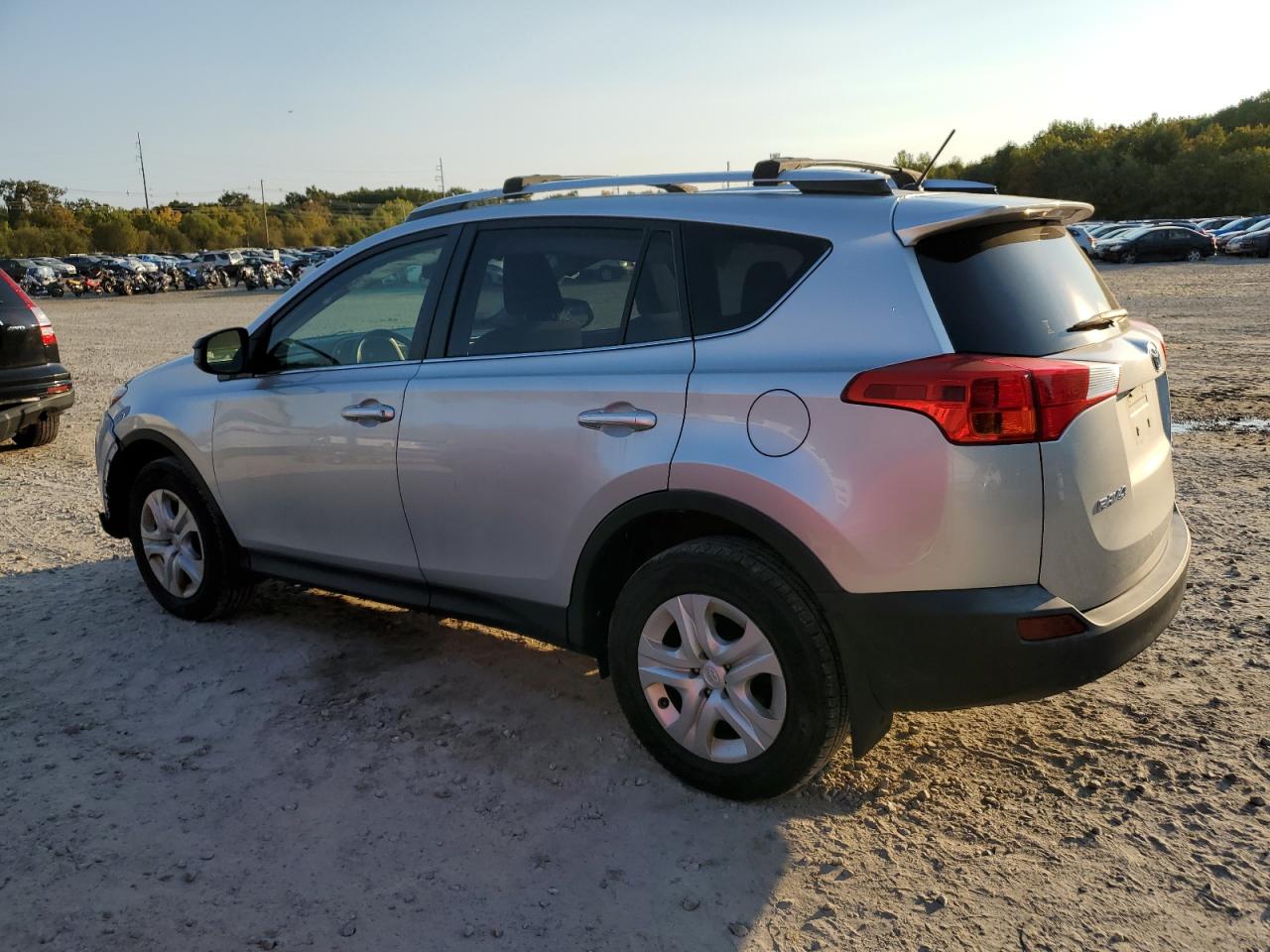 VIN JTMBFREV5FD156052 2015 TOYOTA RAV4 no.2