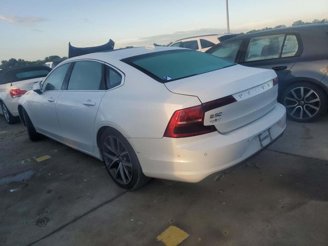 LVY982MK4JP034015 2018 VOLVO S90 - Image 2