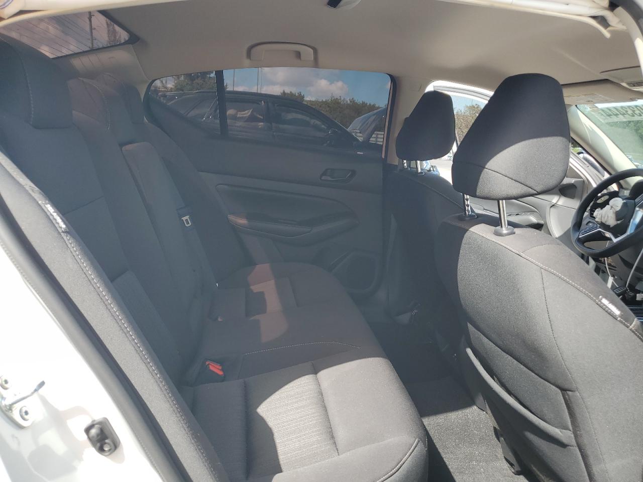 2024 Nissan Altima - Image 10