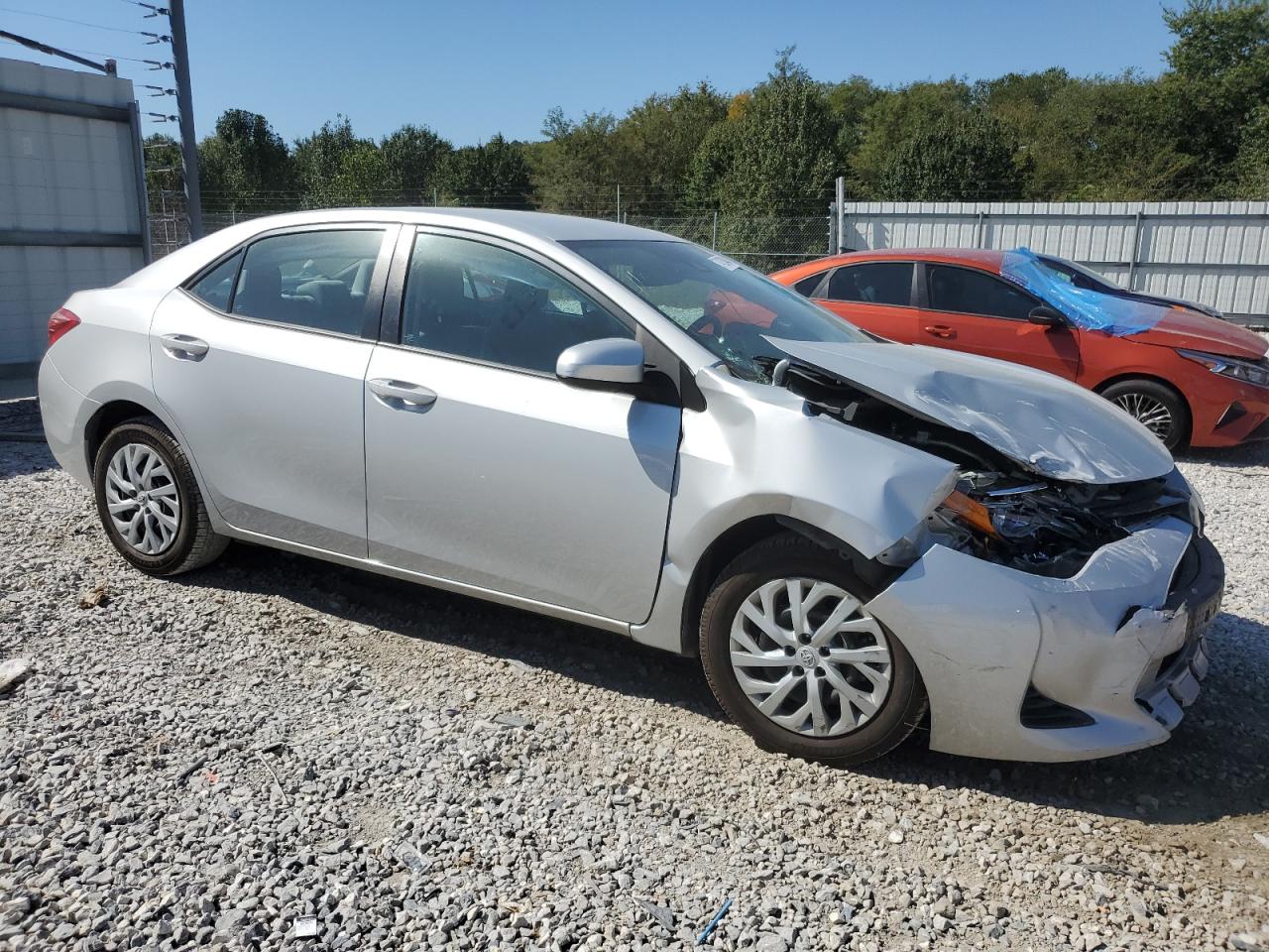 VIN 5YFBURHE4HP702888 2017 TOYOTA COROLLA no.4