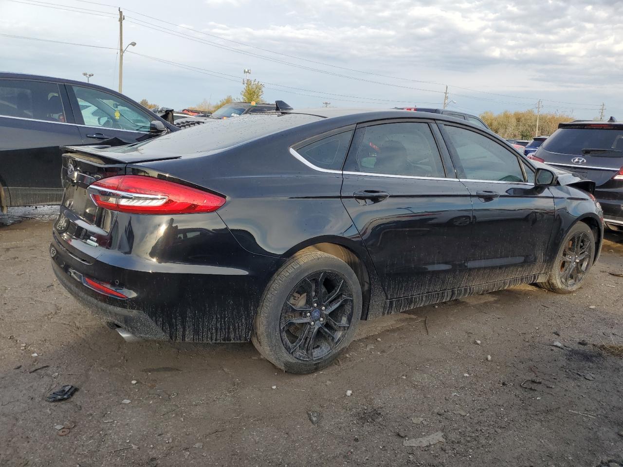 VIN 3FA6P0HD8KR268042 2019 FORD FUSION no.3