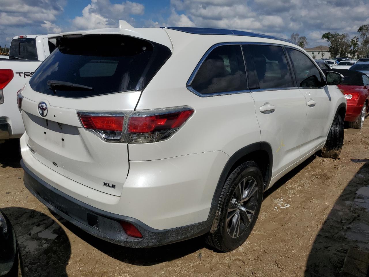 5TDKKRFH3GS165892 2016 Toyota Highlander Xle