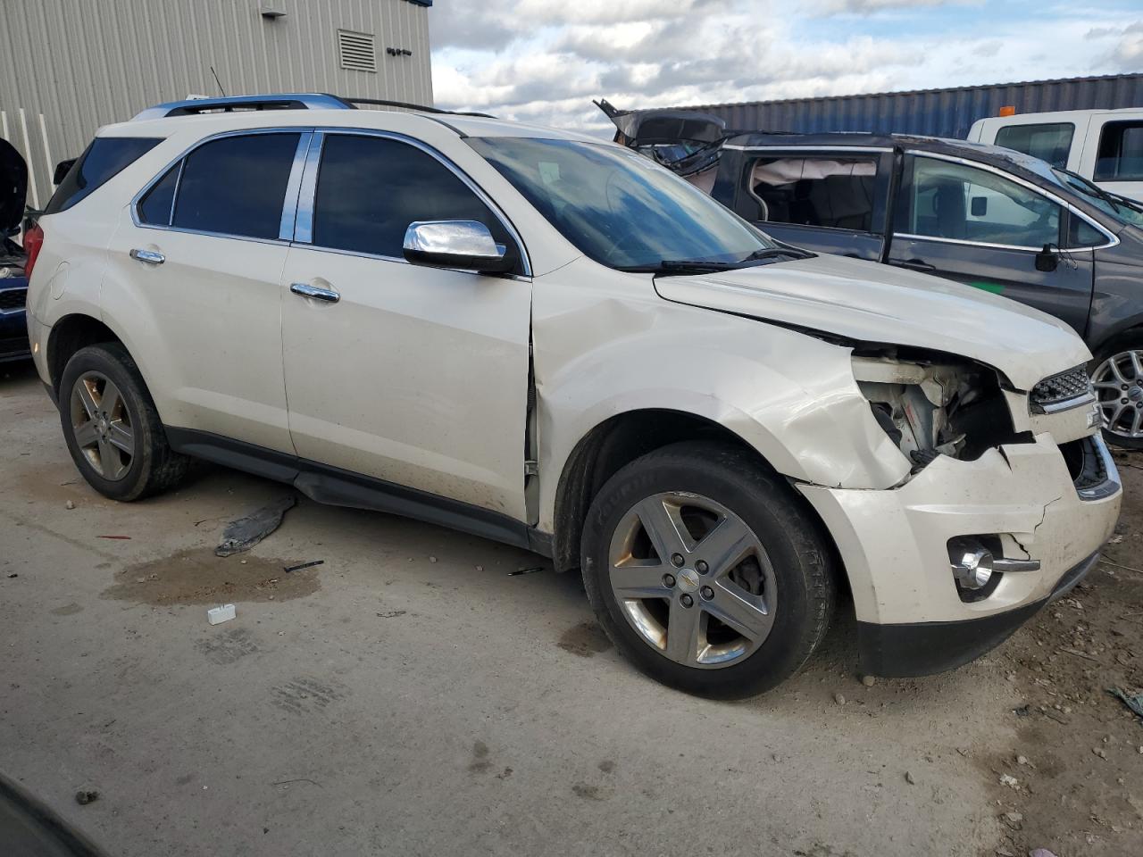 VIN 1GNALDEKXFZ107114 2015 CHEVROLET EQUINOX no.4