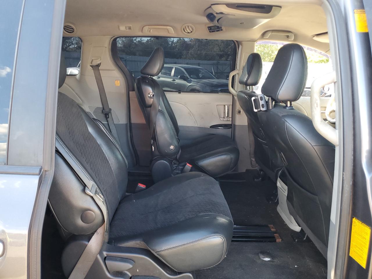 2013 Toyota Sienna - Image 11