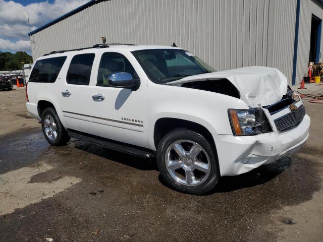  CHEVROLET SUBURBAN 2014 Белы