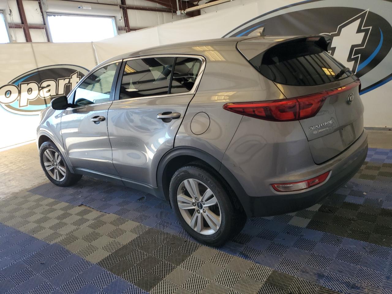 VIN KNDPMCAC7J7371792 2018 KIA SPORTAGE no.2