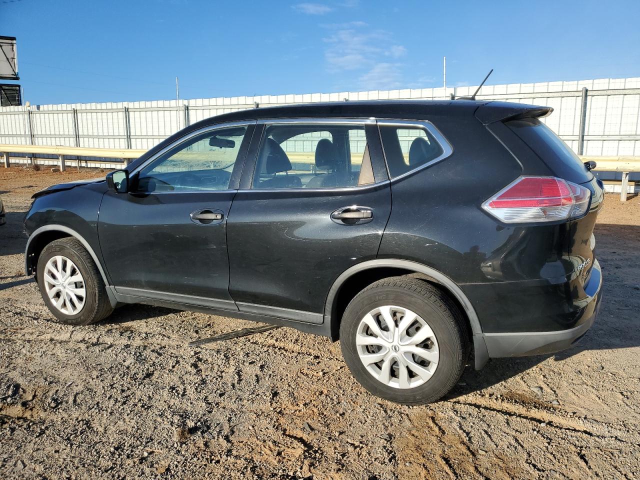 2016 Nissan Rogue - Image 2