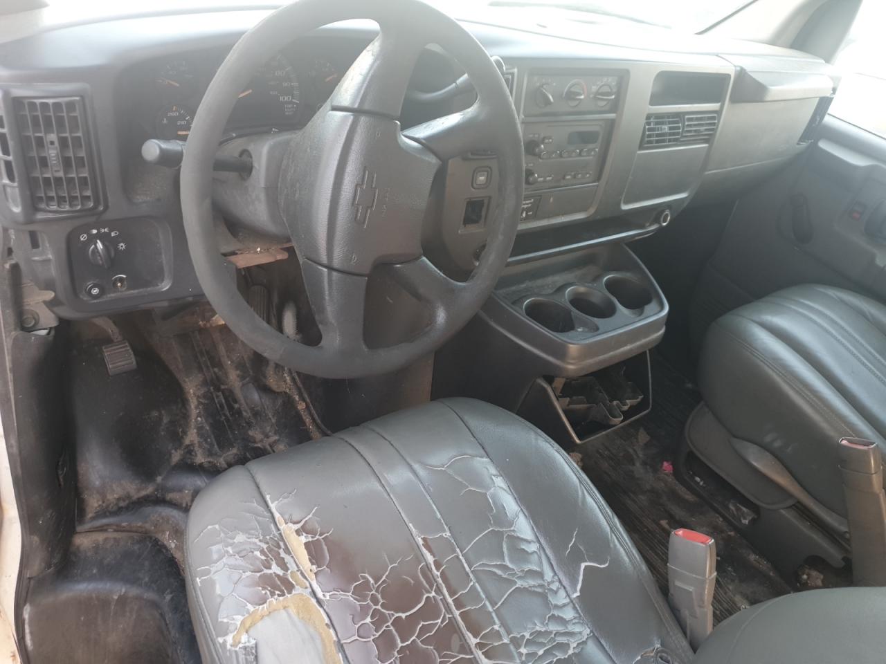 2003 Chevrolet Express - Image 8