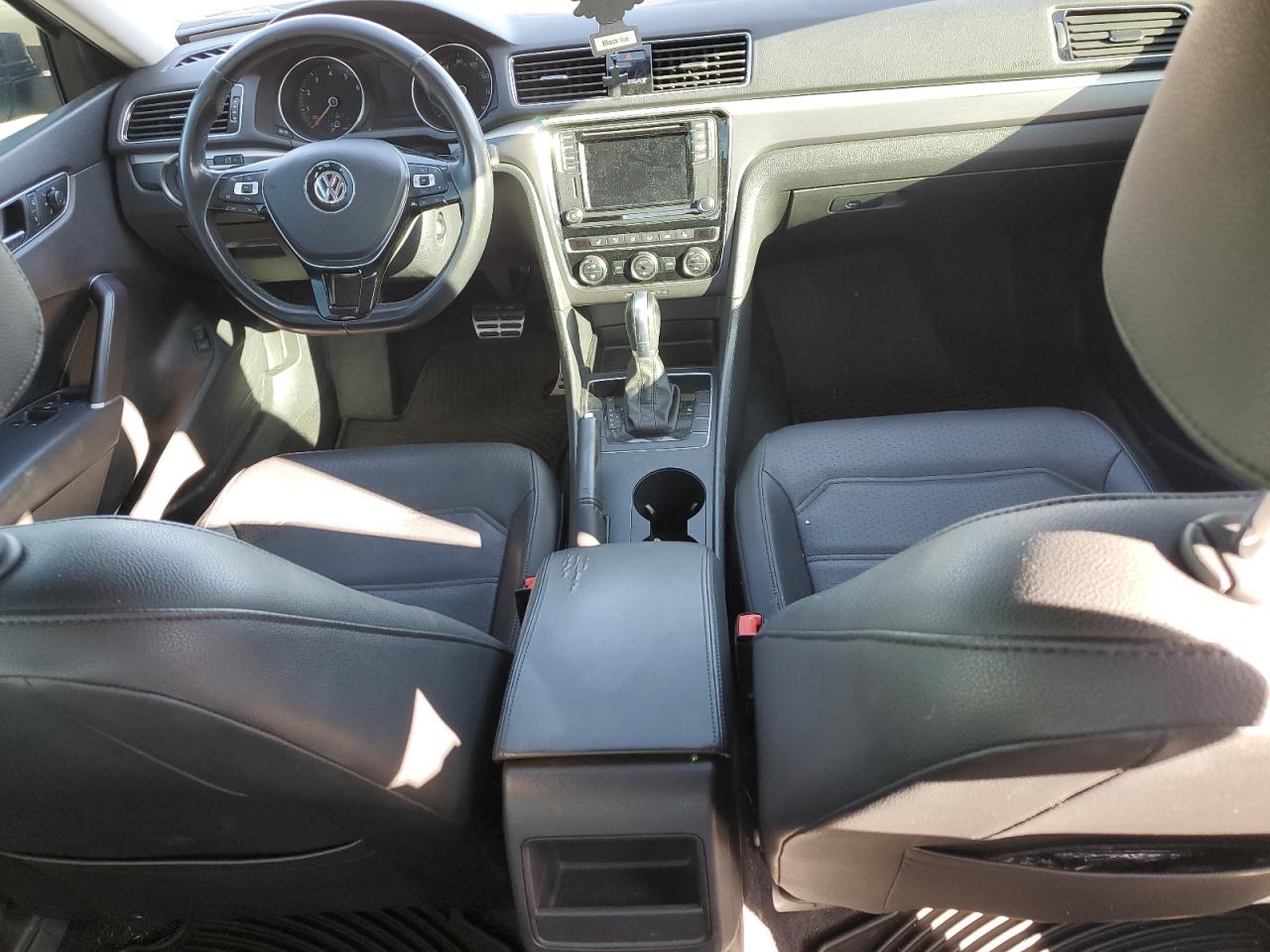 2018 Volkswagen Passat - Image 8