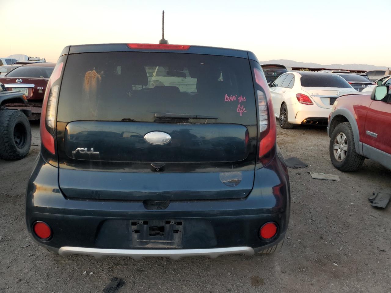 KNDJP3A5XJ7619211 2018 Kia Soul +