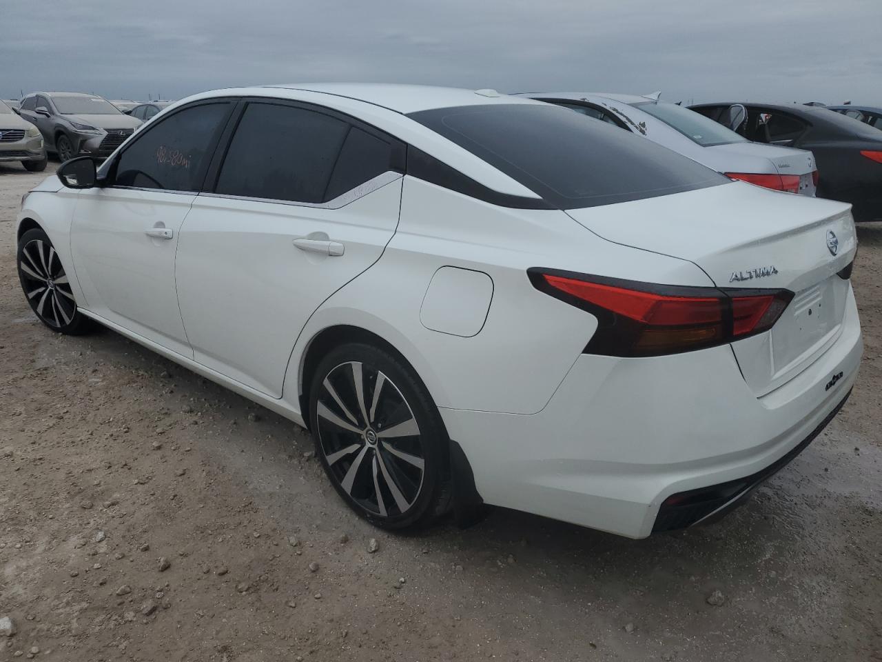 2019 Nissan Altima - Image 2
