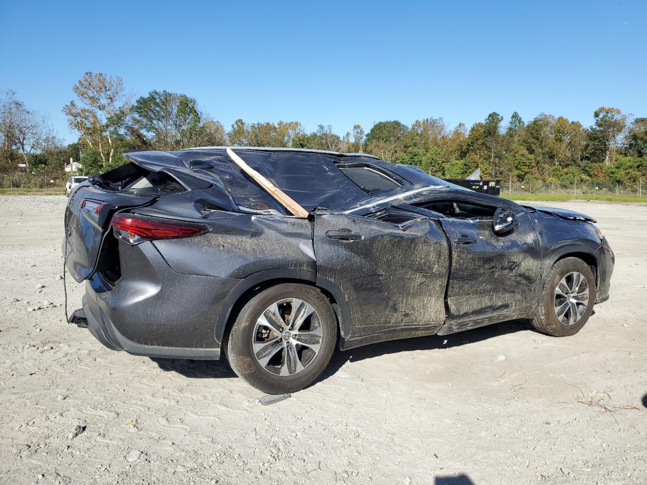 2022 Toyota Highlander - Image 3
