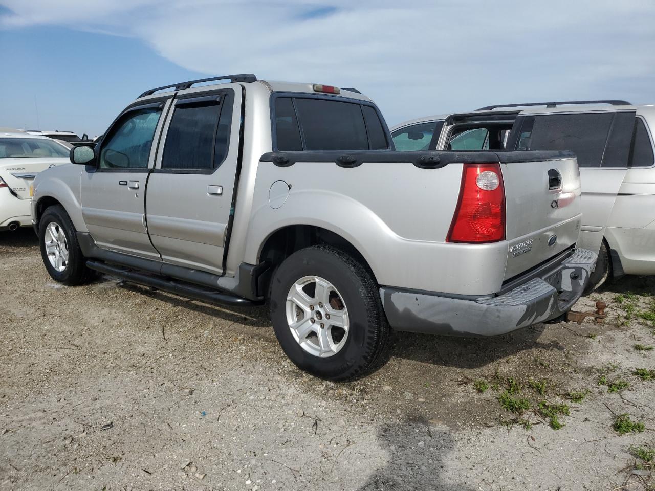 2005 Ford Explorer - Image 2